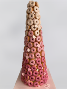 Mes jolis gateaux - Pyramide de donuts